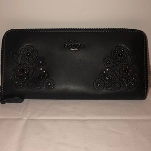 COACH Slim Accordion Zip Wallet in BLK Tea Rose